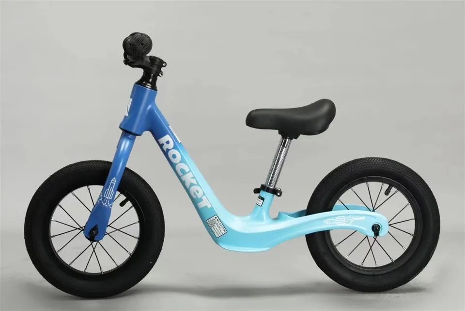 Sou entènèt jwèt Nwa Balans bisiklèt